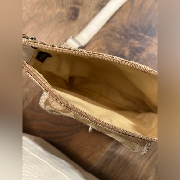 Coach crossbody purse - Picture 3 of 3